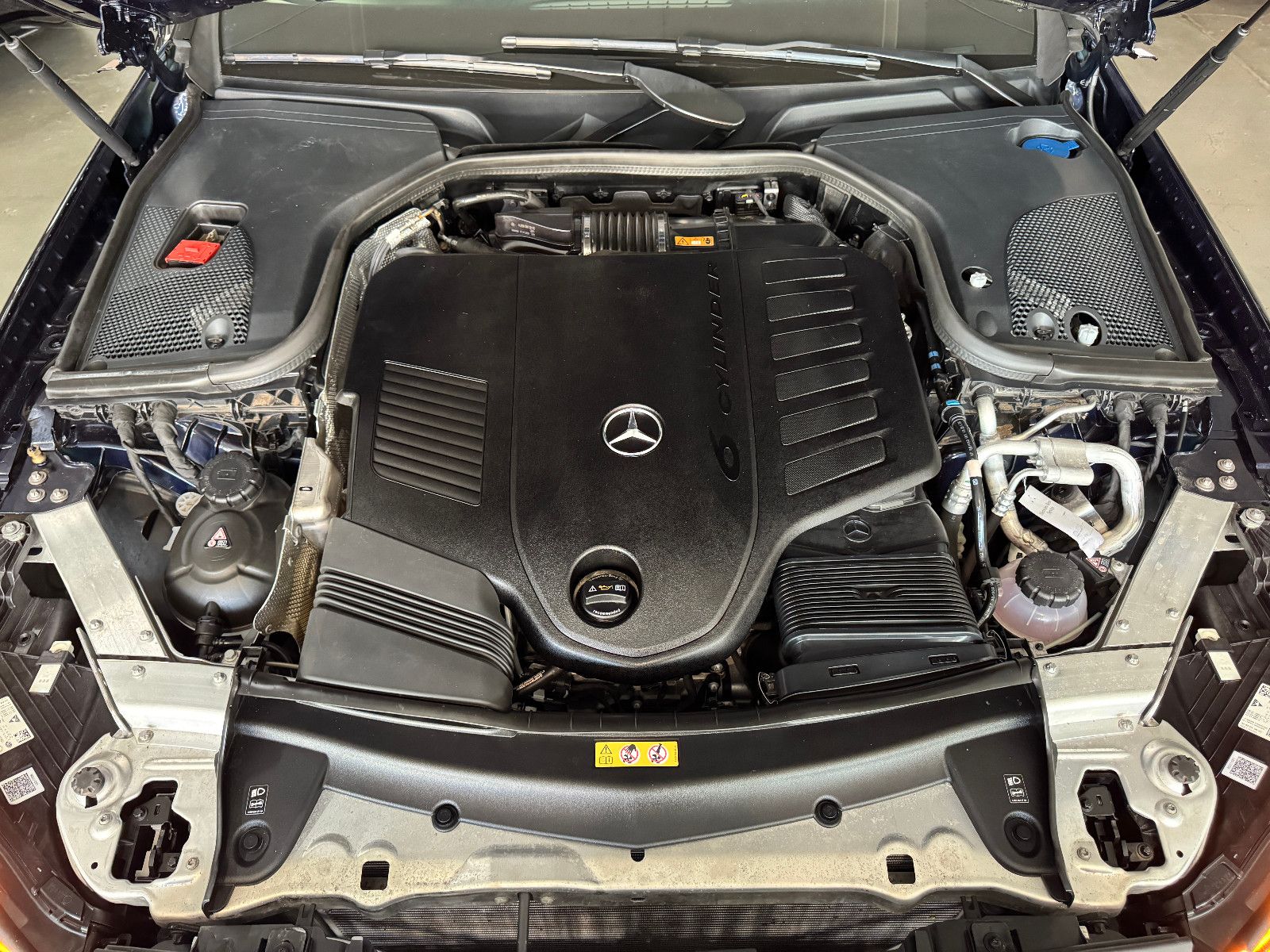 Fahrzeugabbildung Mercedes-Benz E 450 4MATIC 9G-TRONIC 2X AVANTGARDE FACELIFT