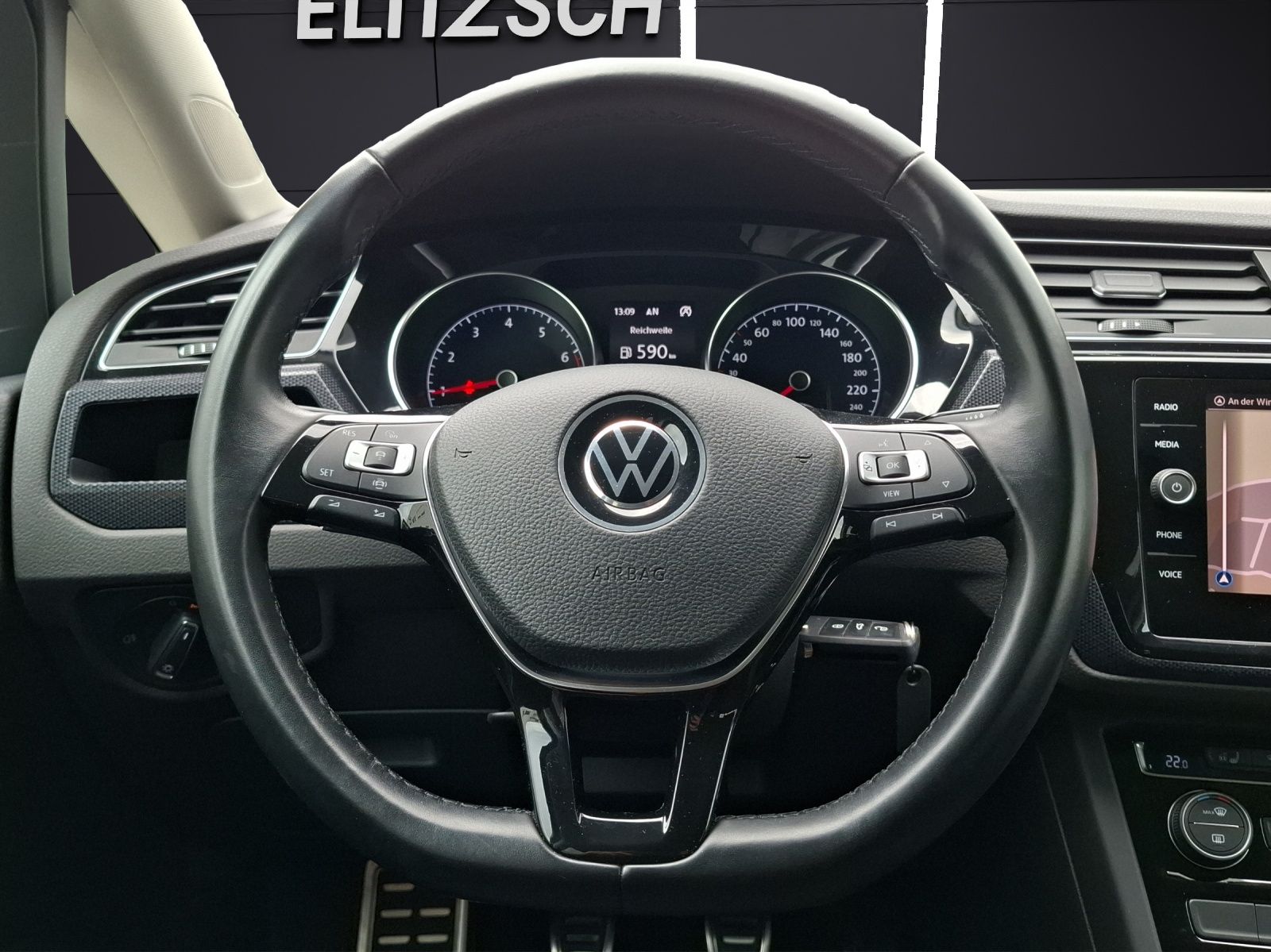 Fahrzeugabbildung Volkswagen Touran TSI United Standhzg 7-Si LED Navi ACC RFK