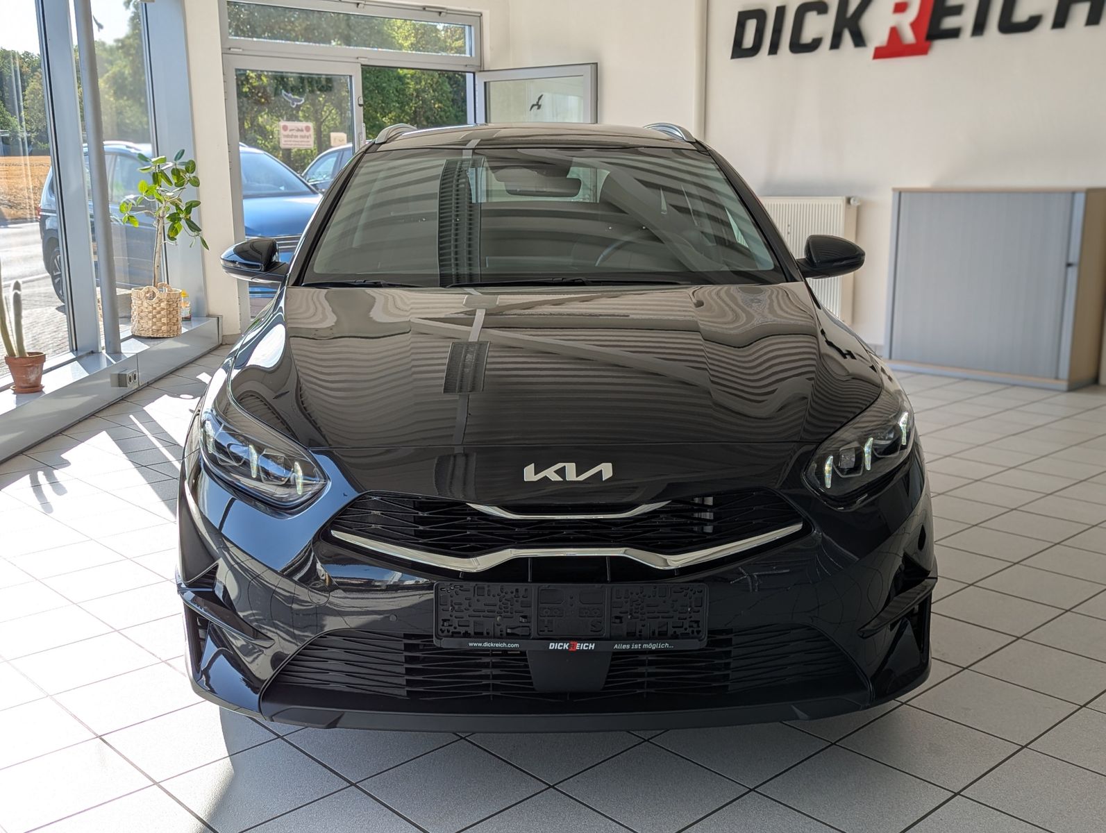 Fahrzeugabbildung Kia cee'd Sportswagon 1.5 Ultim Style-Pak JBL ACC 7J