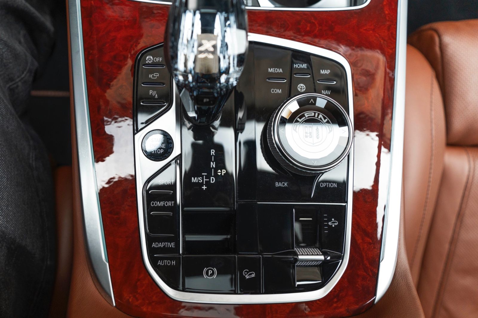 Fahrzeugabbildung ALPINA XB7 LASERLICHT ACC MASSAGE SKYROOF B&W 360° AHK