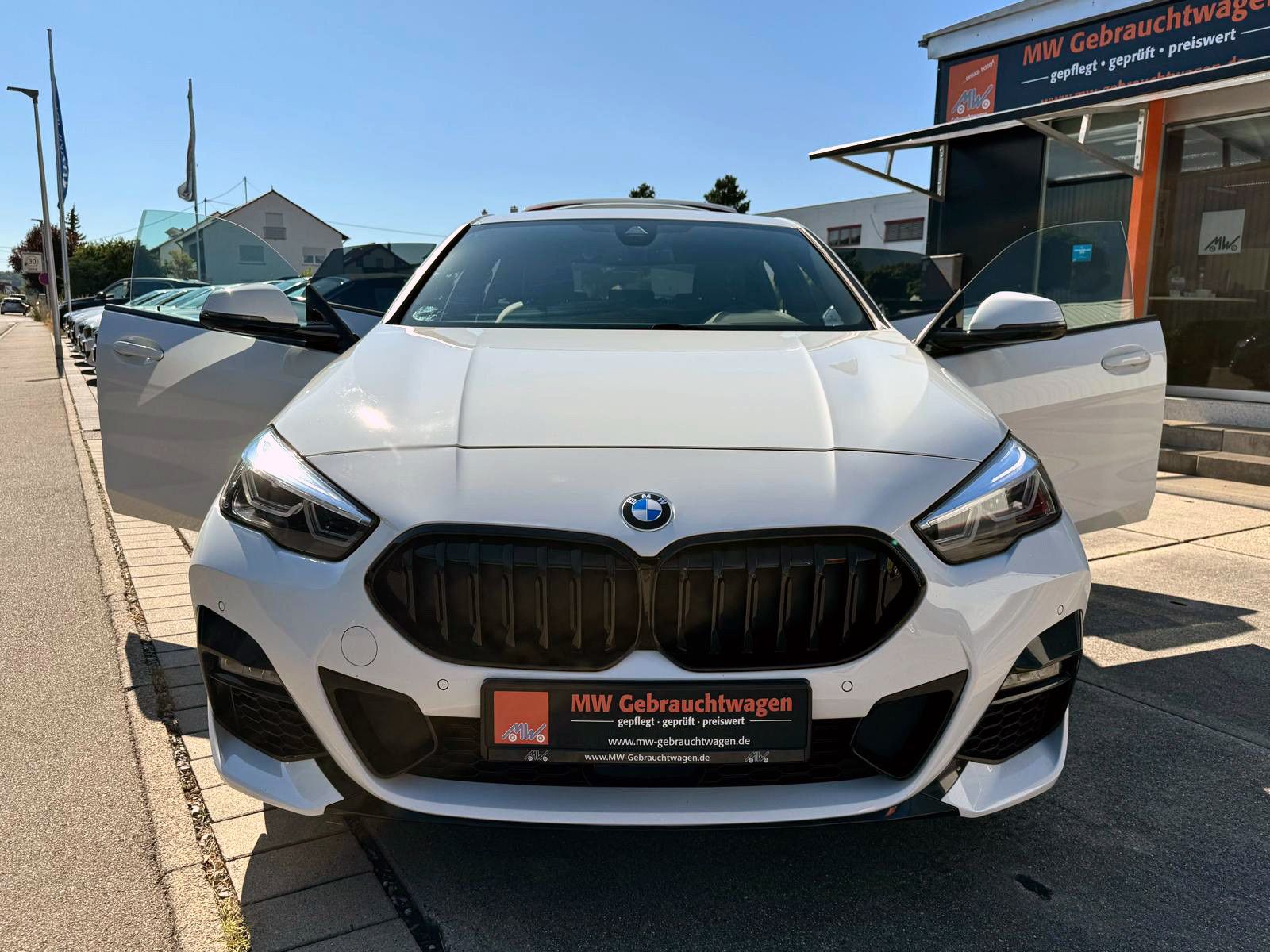 Fahrzeugabbildung BMW 220i Gran Coupé Steptr. M-Sport LED H&K KAM SHZ
