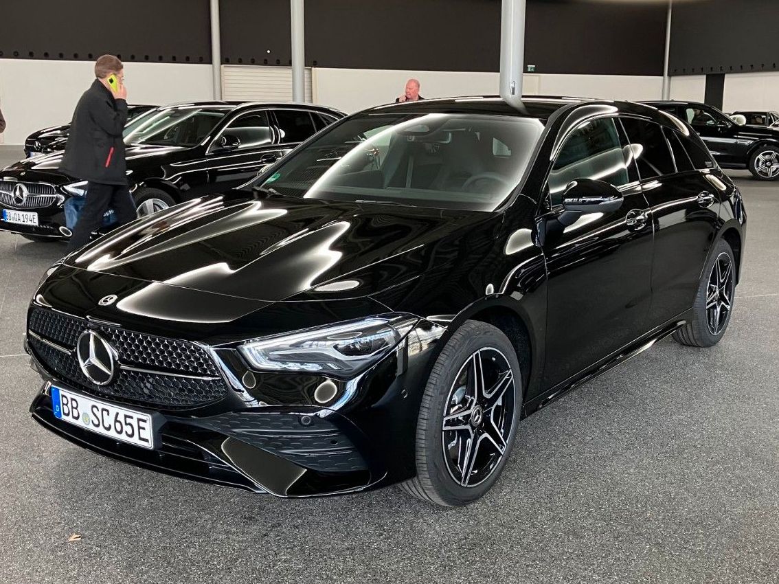 MERCEDES-BENZ CLA 250 Shooting Brake