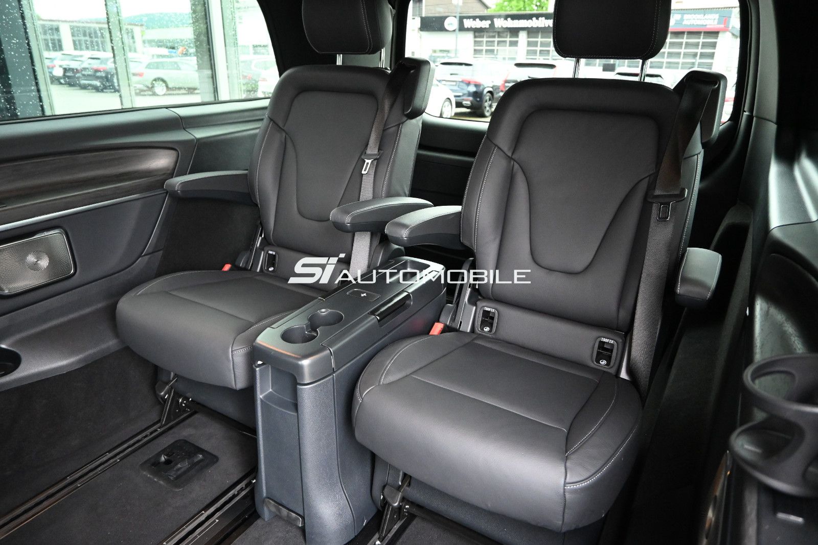 Fahrzeugabbildung Mercedes-Benz V 300 d 4Mat. Extralang AMG Line °AIRMATIC°STHZ°