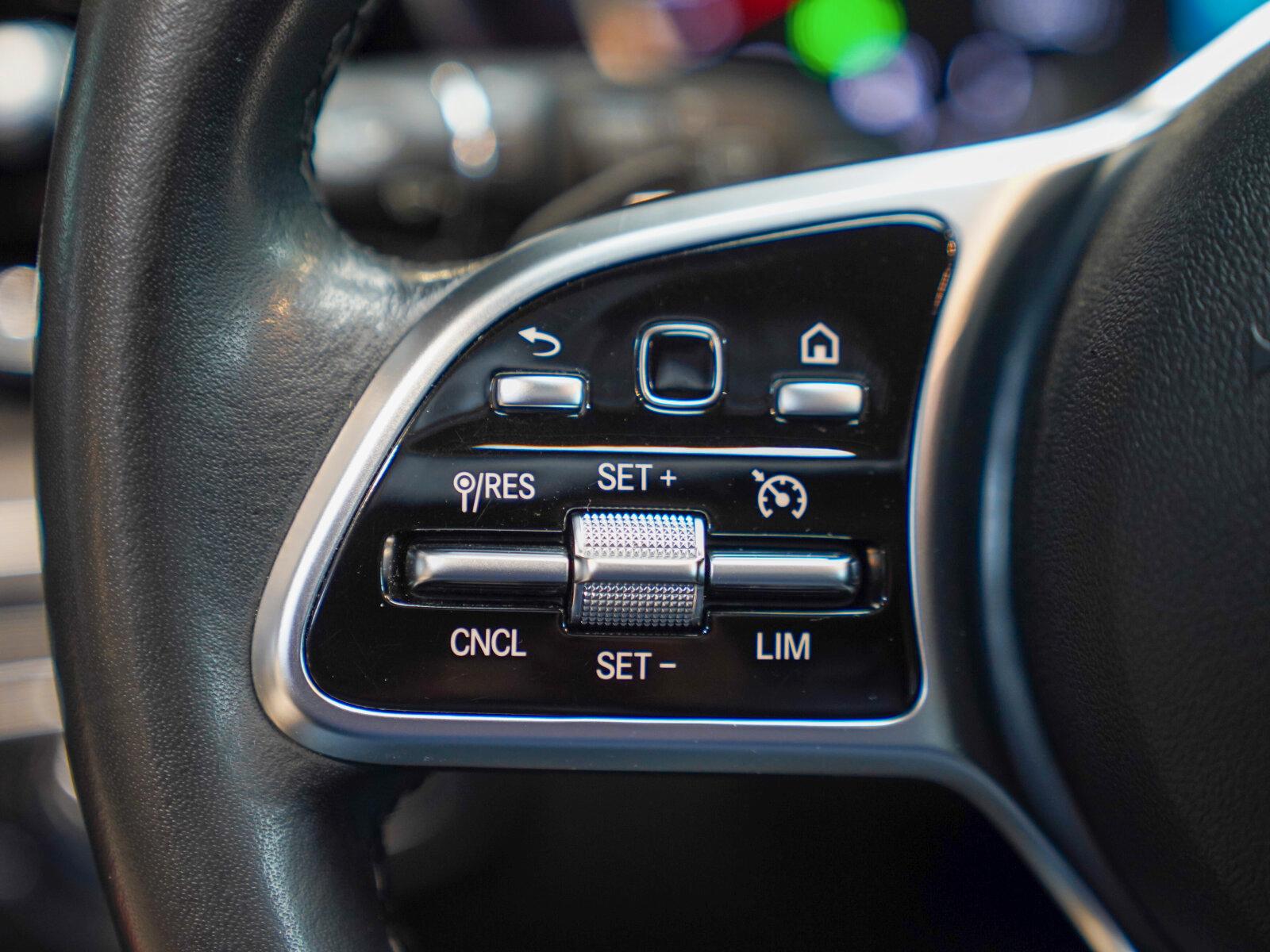Mercedes-Benz C 180 T AVANTGARDE Panorama Multibeam AHK Totwin