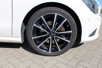 Mercedes-Benz CLA 200 Lim. *sehr gepflegt*
