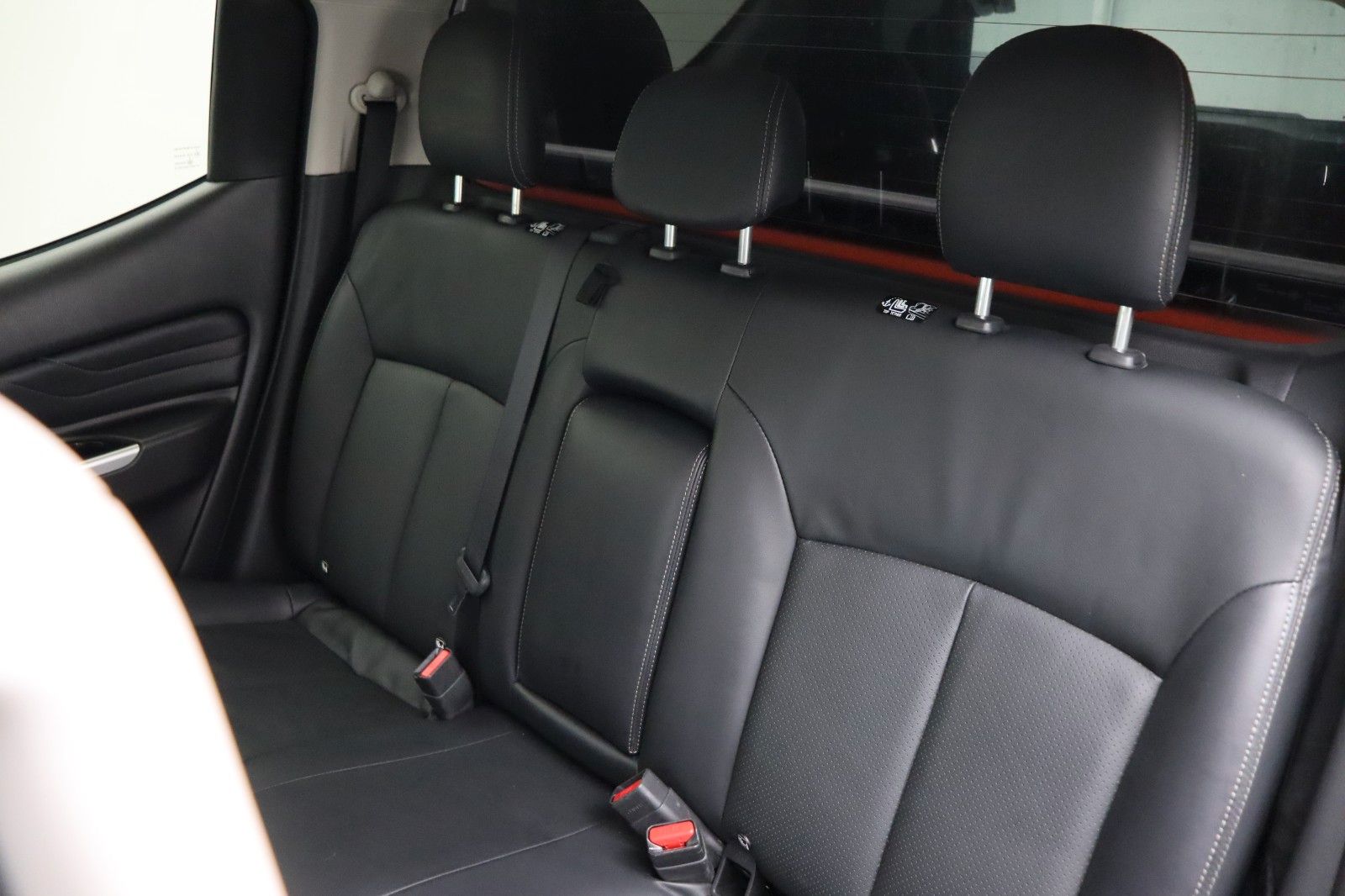 Fahrzeugabbildung Mitsubishi L200 TOP 2,2 DI-D AT DoKa 4WD