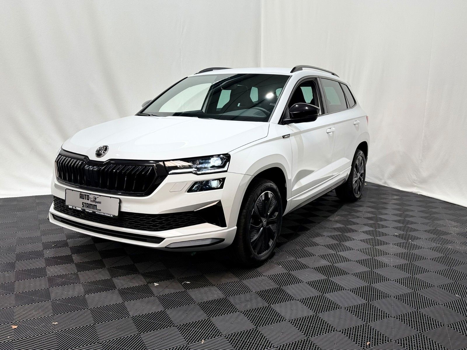 Fahrzeugabbildung SKODA Karoq 1.5TSI/DSG/Sportline/ACC/LED MATRIX