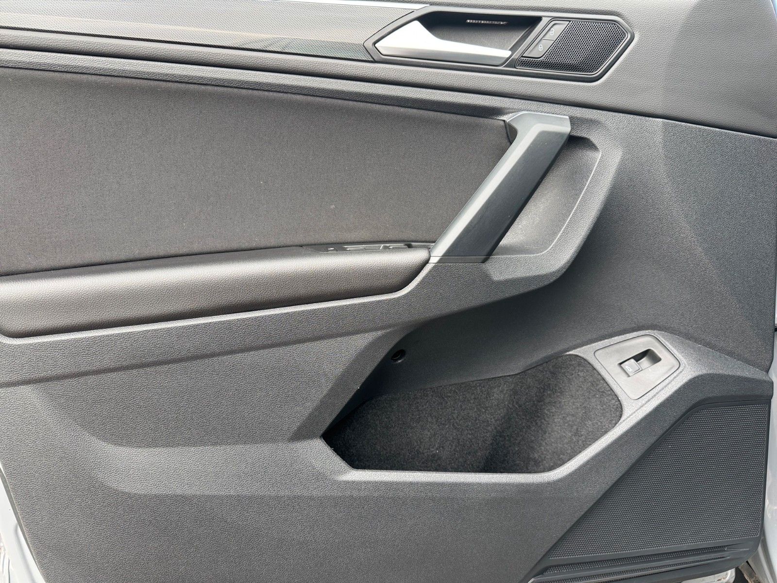 Fahrzeugabbildung Volkswagen Tiguan Elegance 1.5 TSI