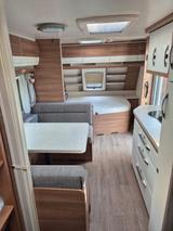 Hobby 545 KMF DeLuxe mit Mover & TV - Separate Dusche Wohnwagen Mit