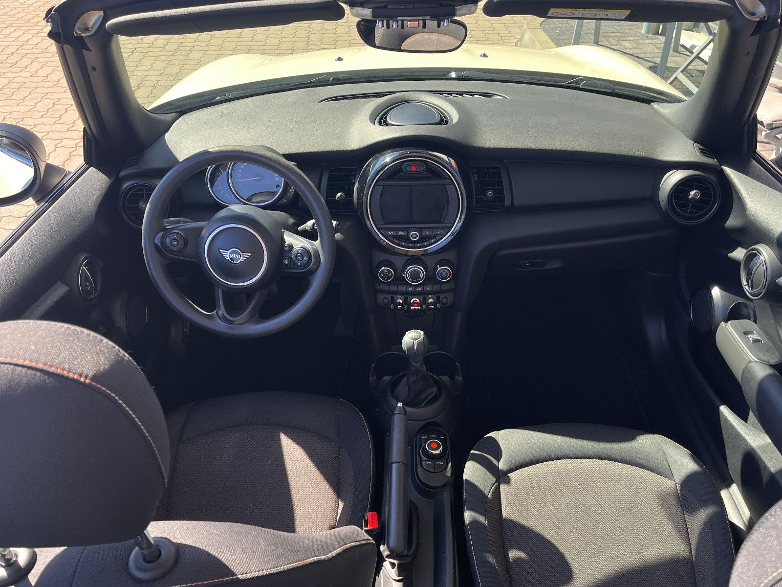 Fahrzeugabbildung MINI One Cabrio