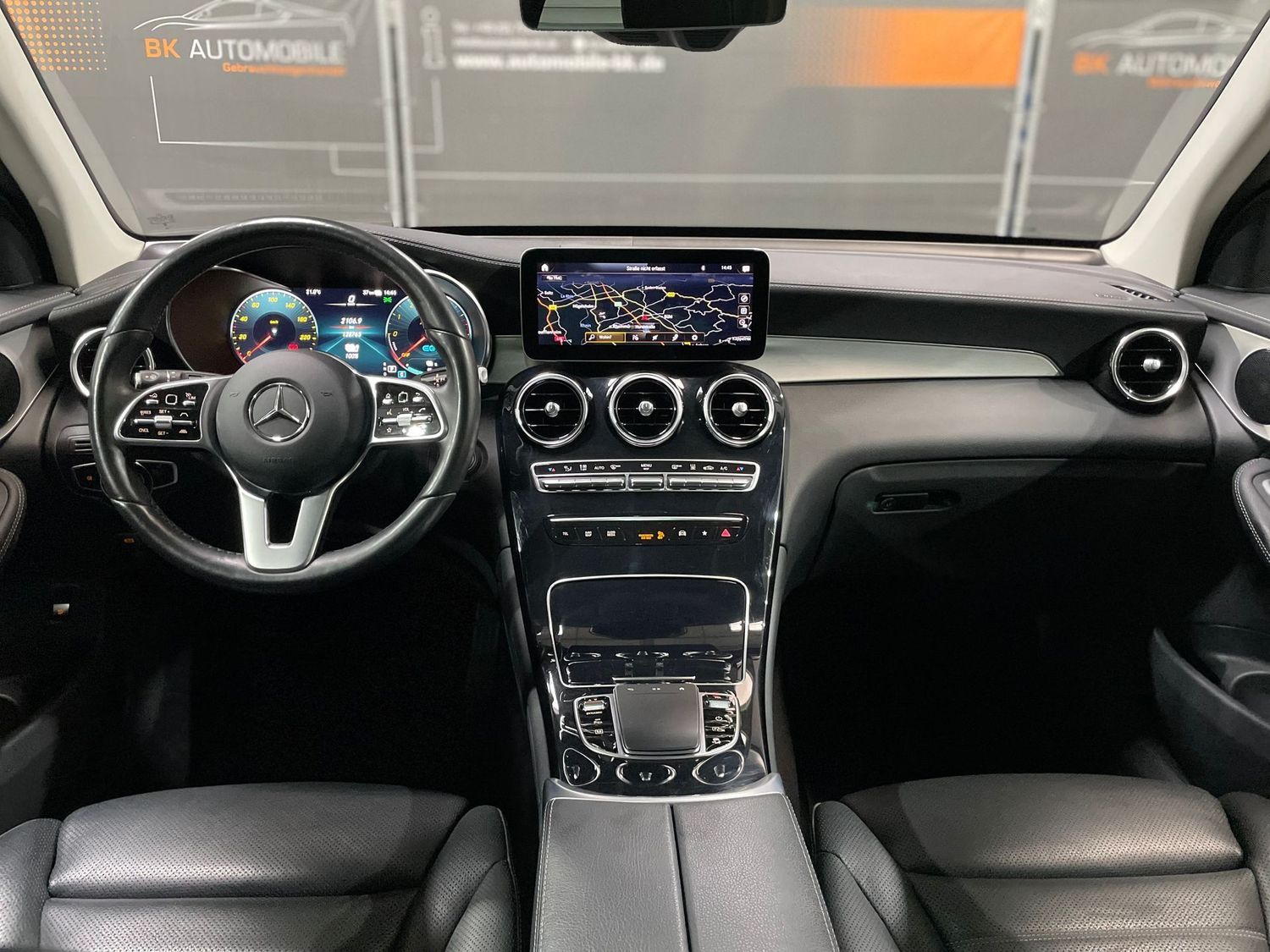 Fahrzeugabbildung Mercedes-Benz GLC 300 de 4M AMG#Pano#Wide#HeadUp#360#Memory