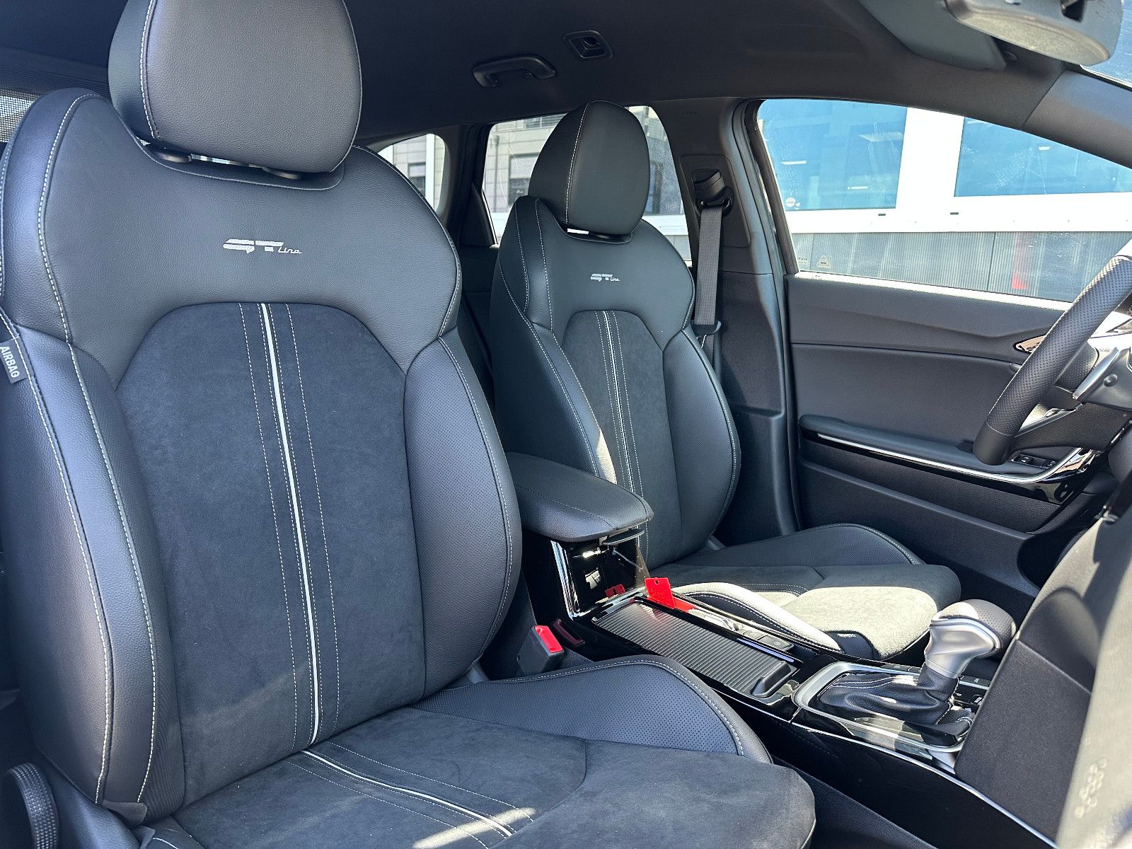 Fahrzeugabbildung Kia CEED_SW 1.5T 140 DCT7 GTL TEC LEDER