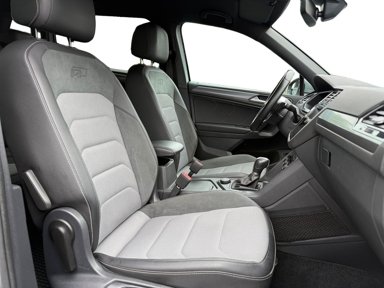 Fahrzeugabbildung Volkswagen Tiguan Allspace 2.0 TDI R-LINE 7 SITZE 20" AHK