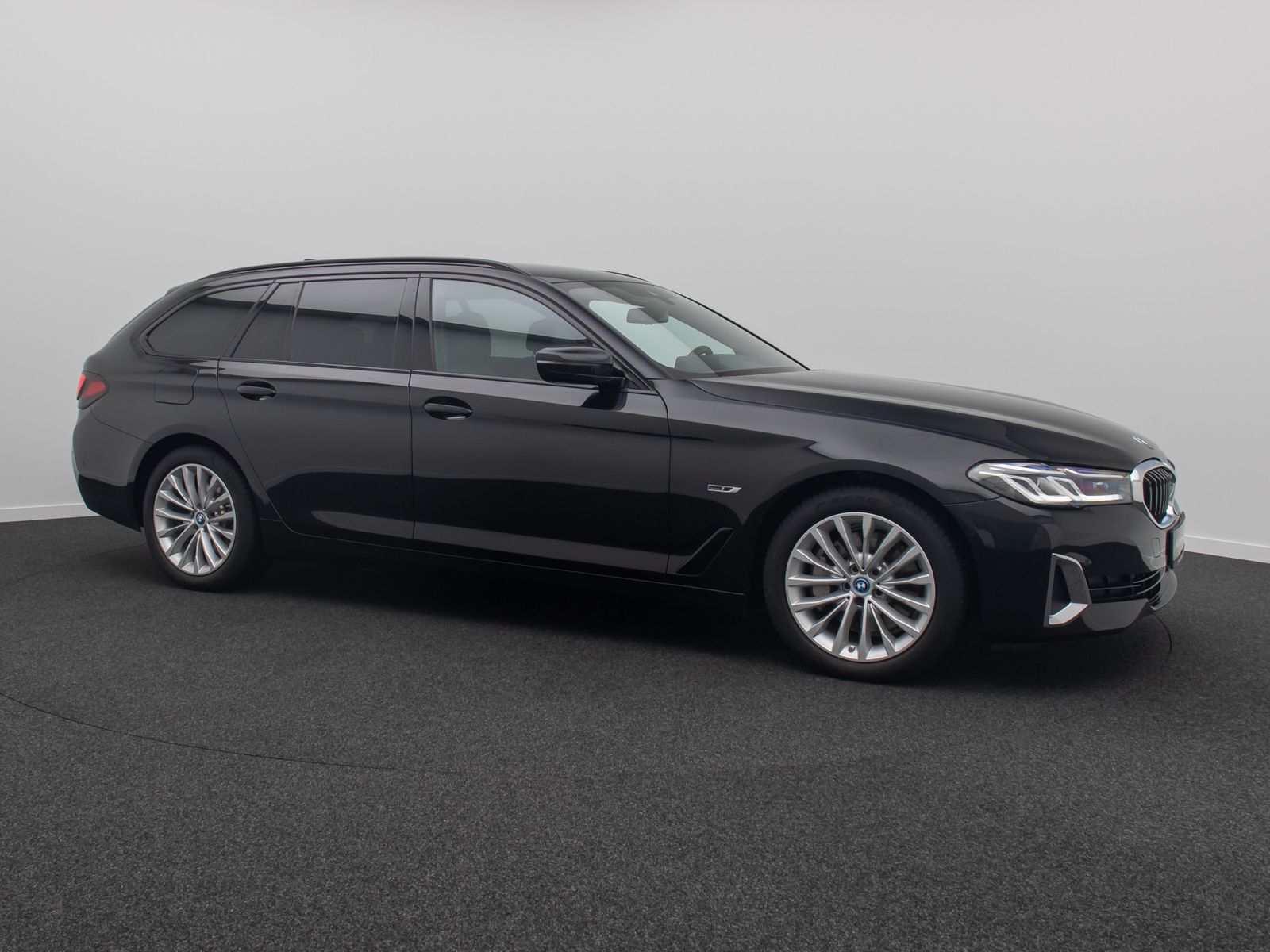 Fahrzeugabbildung BMW 530e Luxury Line HUD H/K DAB Laser Belüftung