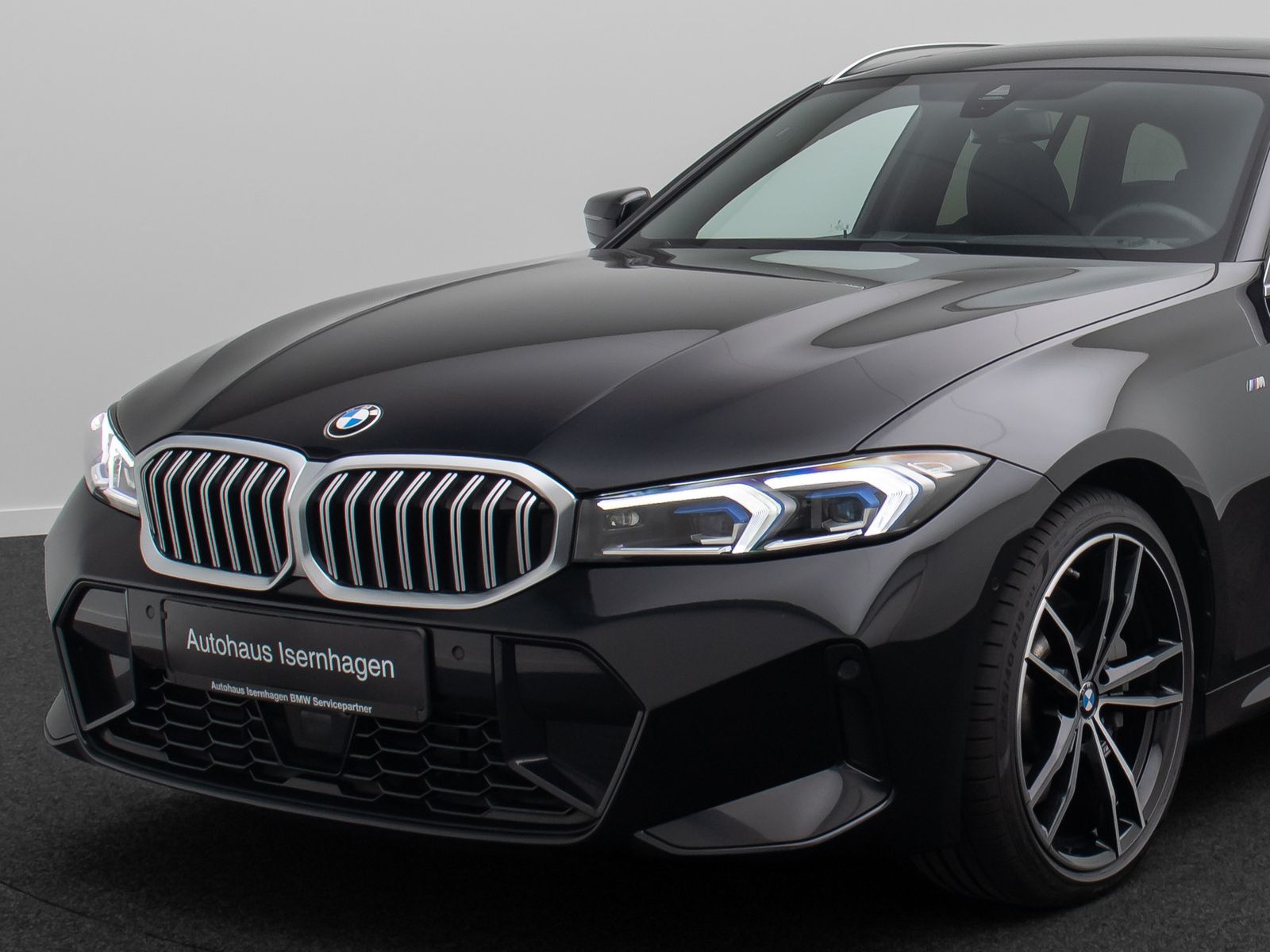 Fahrzeugabbildung BMW 330d xD M Sport DAB Kamera HUD Panorama HiFi 19"