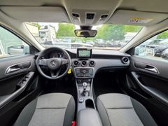 Fahrzeugabbildung GLA 180 Navi Fahrerprofil Ambientebeleuchtung SH