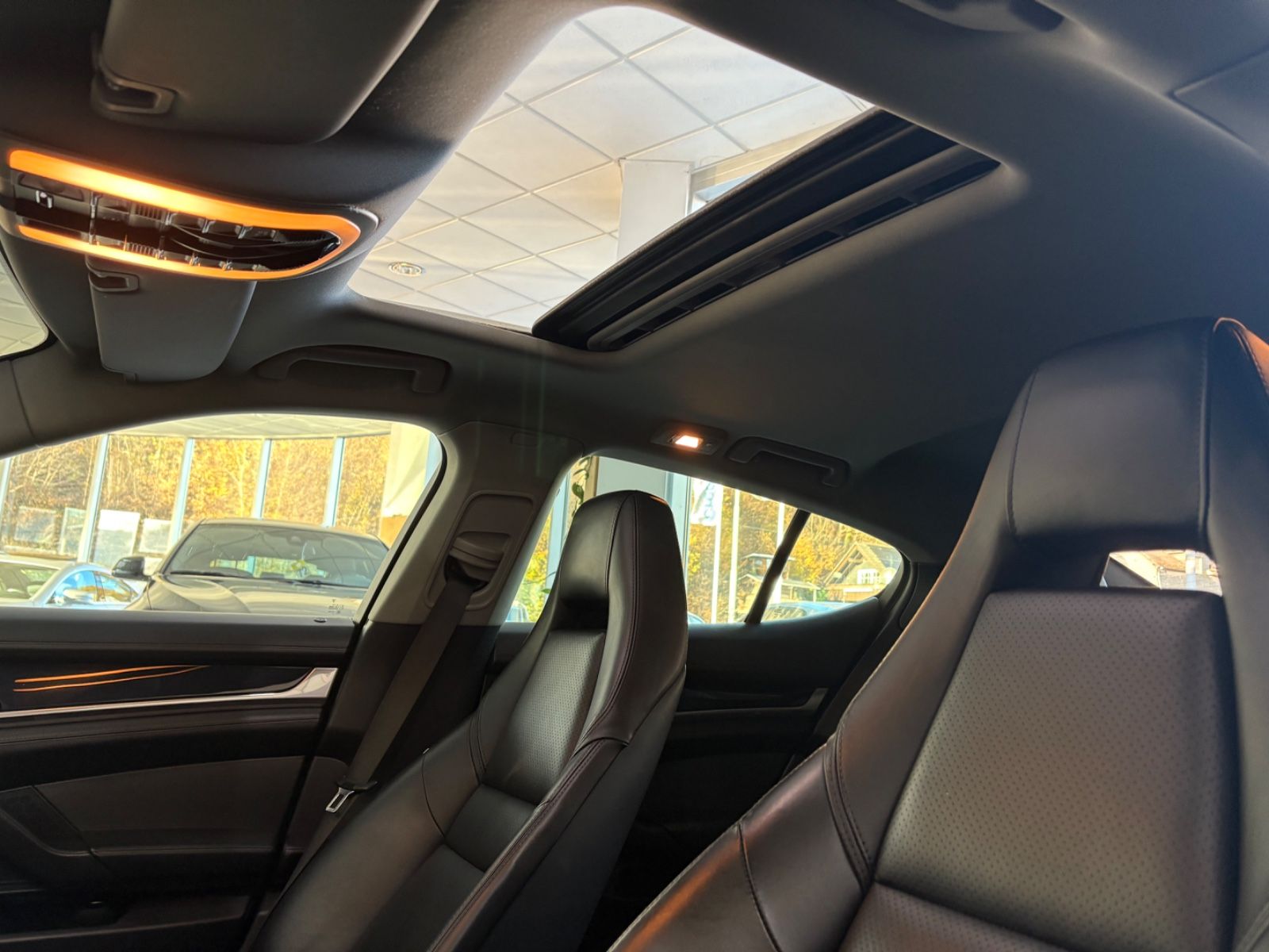 Fahrzeugabbildung Porsche Panamera Diesel * Carraraweiß * SCHIEBEDACH*