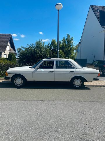 Mercedes-Benz W123 200 Notverkauf