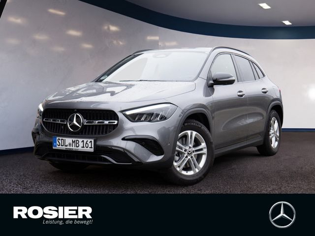 Mercedes-Benz GLA 180 AHK Abstandstemp. LED Navi Kamera Keyles