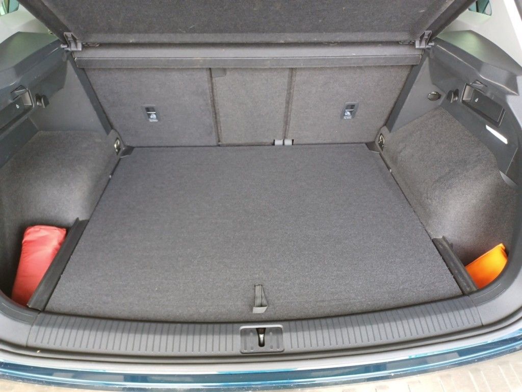 Fahrzeugabbildung Volkswagen Tiguan 2.0 TDI 4MOTION DSG Elegance Sthzg, AHZV