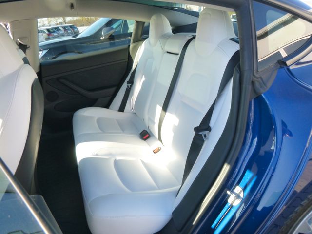 Fahrzeugabbildung Tesla Model 3 Standard RWD >Wärmep/Autopilot/Glasdach<