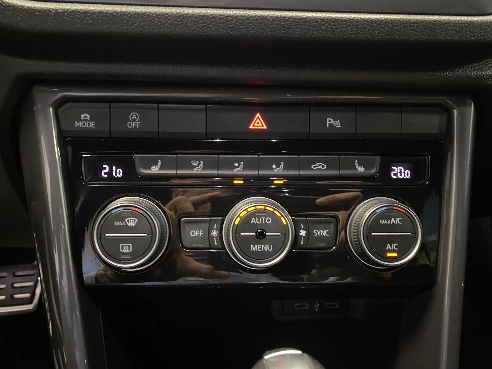 Fahrzeugabbildung Volkswagen T-Roc 1.5 TSI DSG SPORT R-LINE+ACC+AHK+ALLWETTER