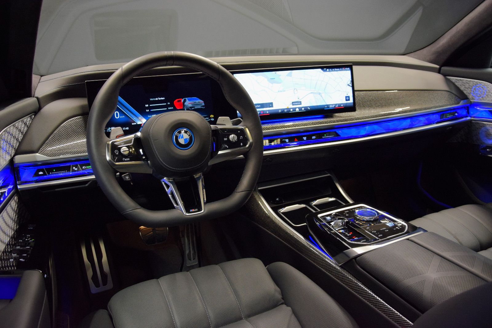 Fahrzeugabbildung BMW 750e L xDr M Sport 5-Sitze TV Chauffeur Kristall