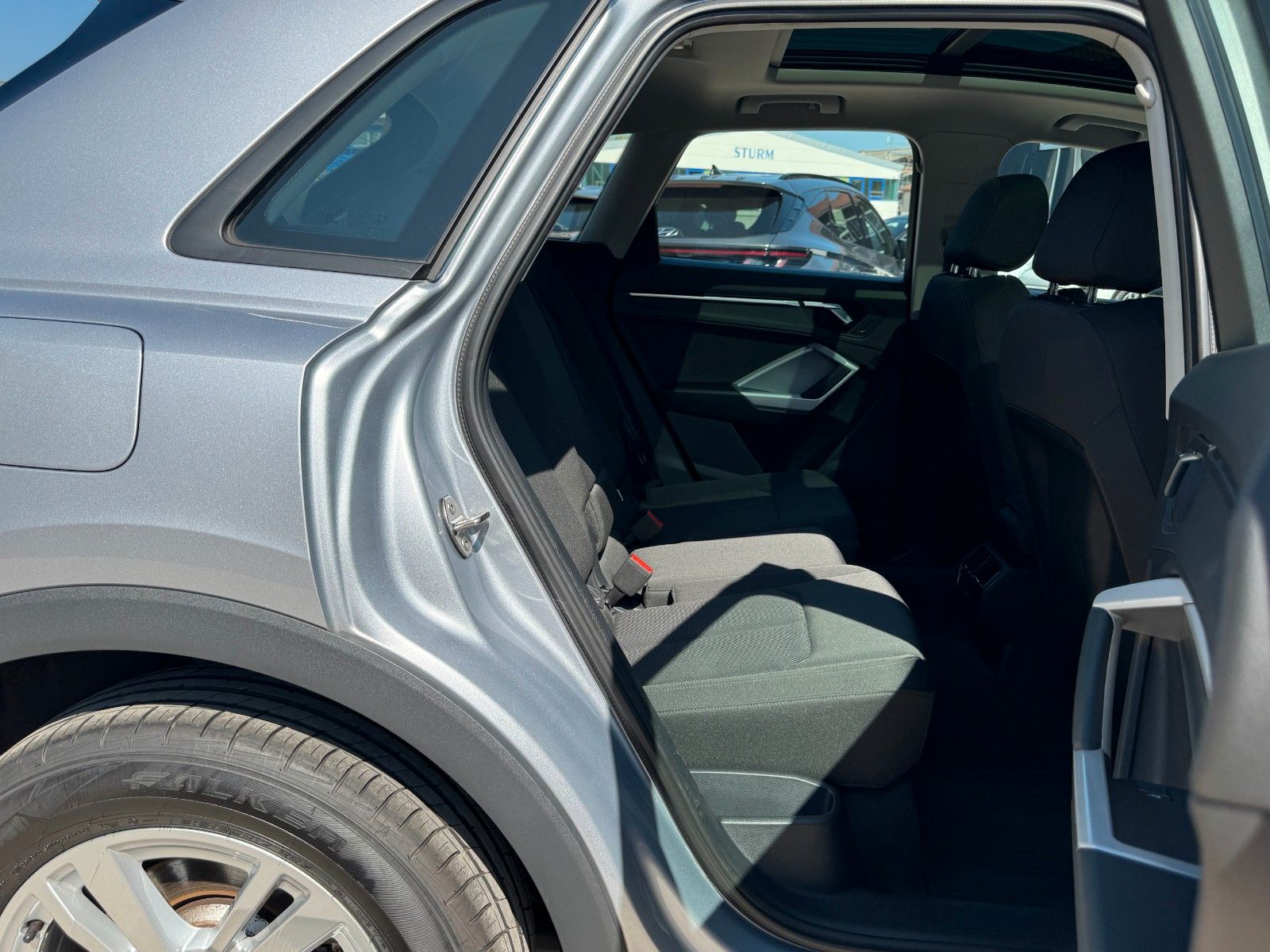 Fahrzeugabbildung Audi Q3 45 TFSI e S tronic basis Ambiente Sonos Pano