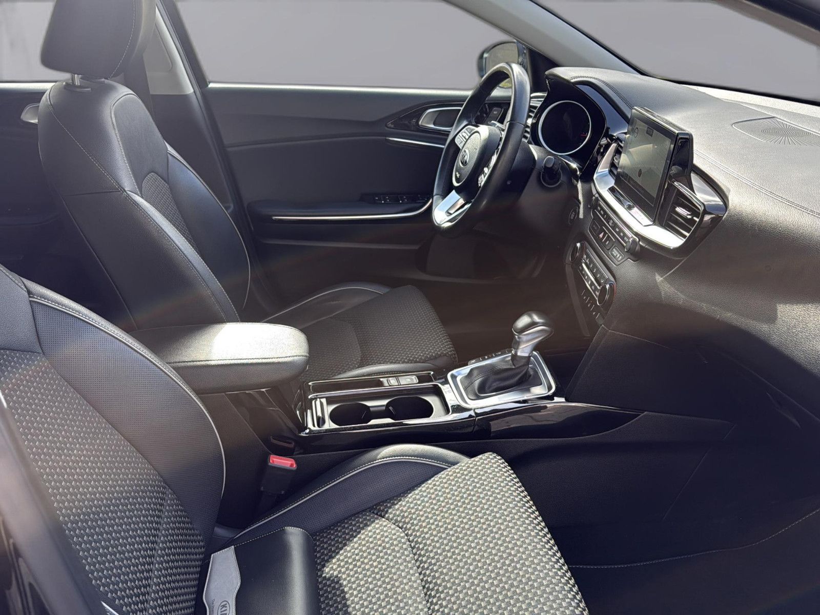 Fahrzeugabbildung Kia cee'd / Ceed 1.4 TGDi/ unfallfrei/AHK