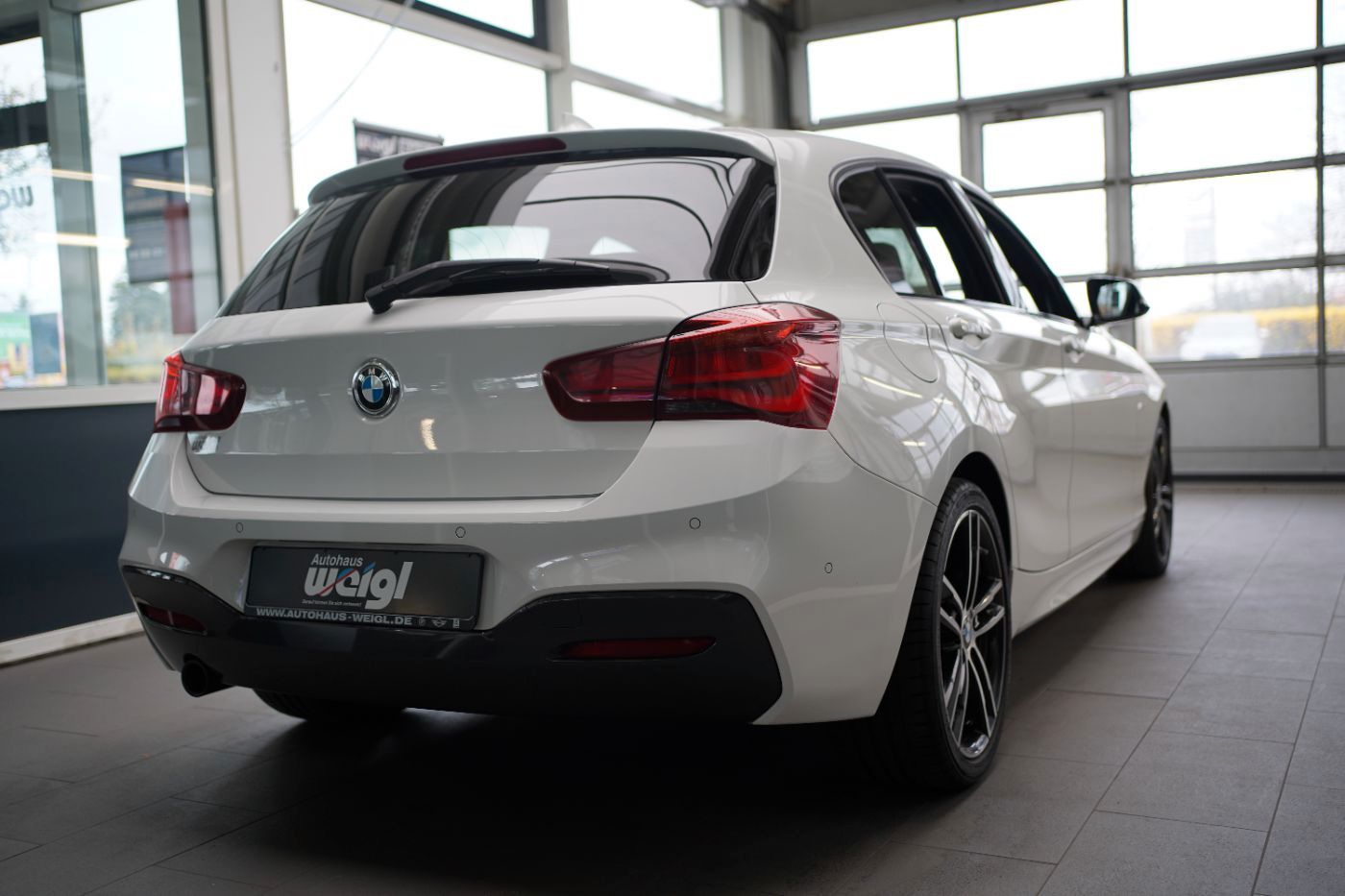 Fahrzeugabbildung BMW 116i M Sport LED+Navi+PDC+Parkassist+HiFi+