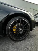 Mercedes-Benz 350 - schwarze Mercedes-Benz 350