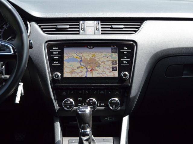 Octavia 1.6 TDI Clever AHK/LED/17-ZOLL/NAVI/BUSI