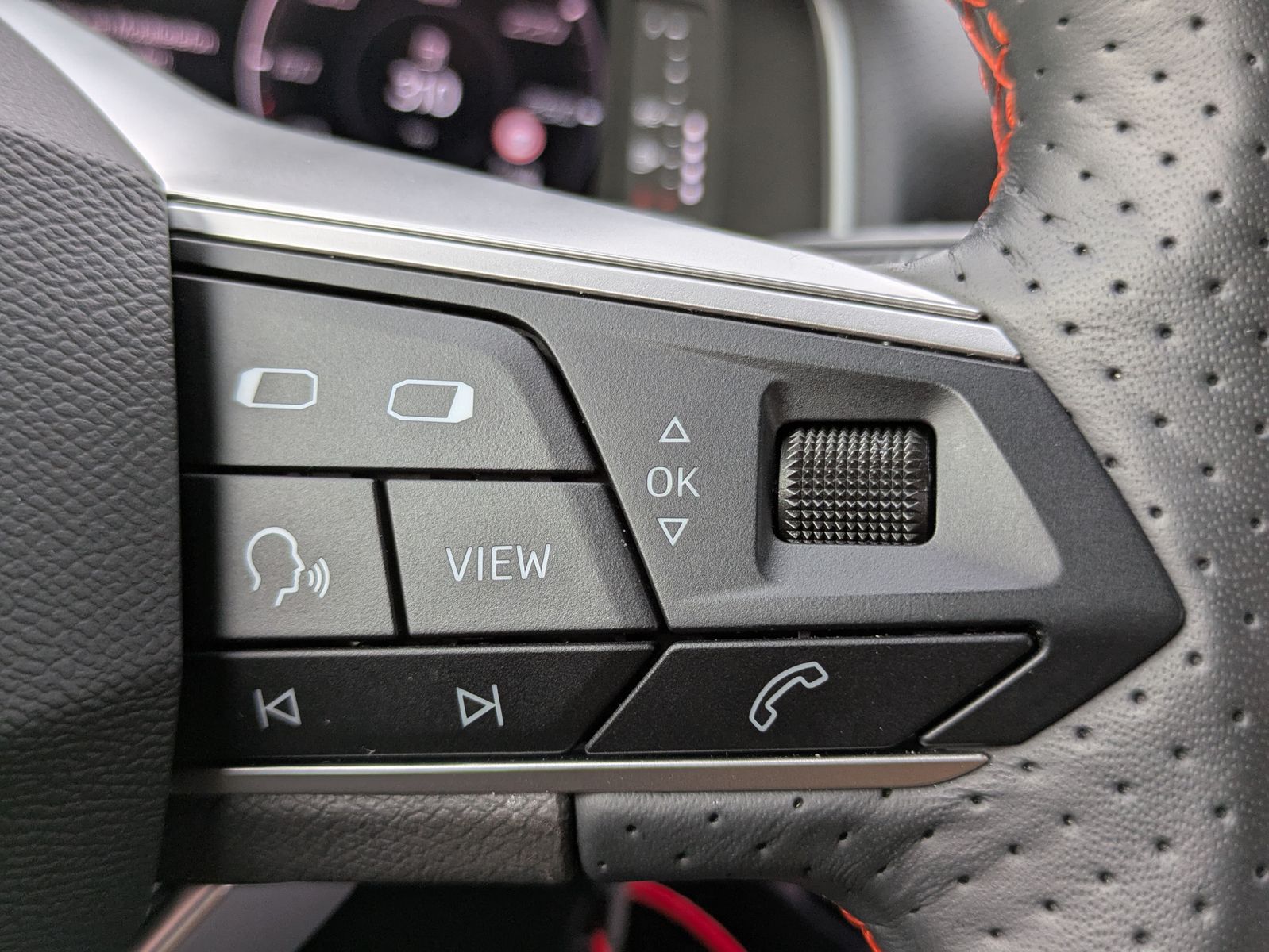 Fahrzeugabbildung SEAT Arona 1.0 TSI FR DSG AHK*ACC*LED*APP*DAB*KAMERA