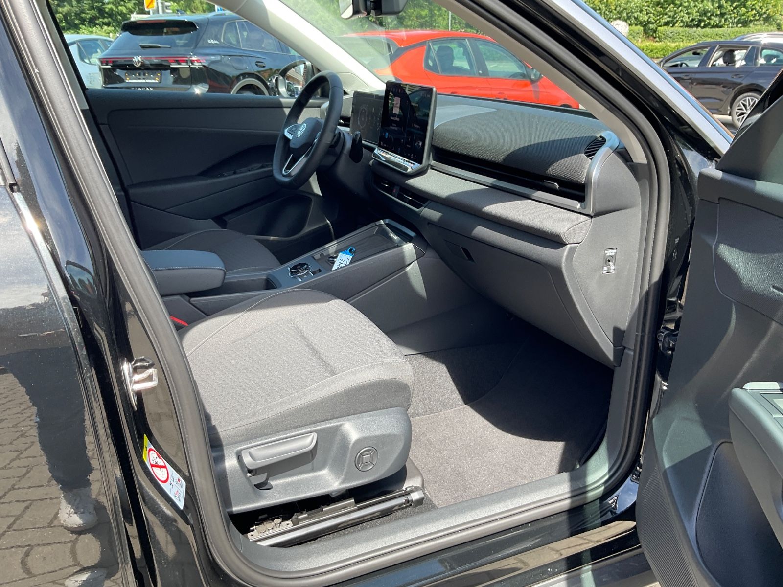 Fahrzeugabbildung Volkswagen T-Roc 1.5 eTSI DSG Kamera,AHK,5J Garantie,ACC