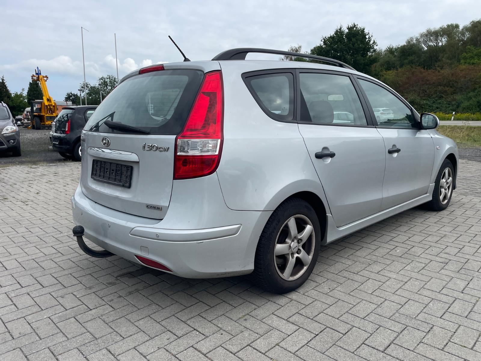 Hyundai i30 2010 — photo 7