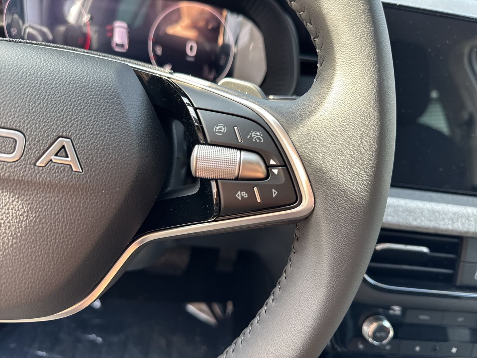 Scala Tour, 1.0 TSI Travel Assist, pACC, Matrix-