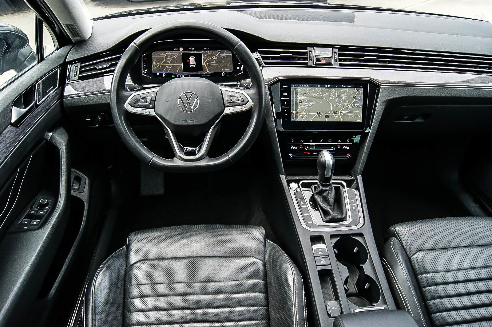 Fahrzeugabbildung Volkswagen Passat Variant 20TDI 4Motion R-Line MATRIX PANO