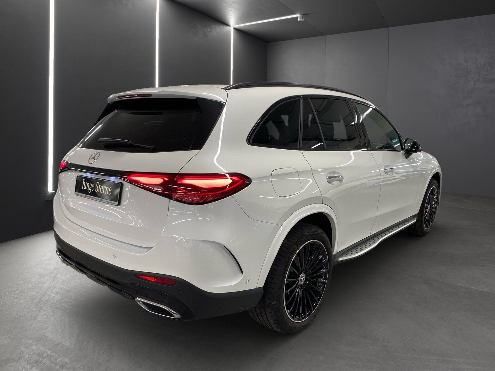Fahrzeugabbildung Mercedes-Benz GLC 300 4M *Airmatic*STDHZG*HUD*Pano*Distro*AHK*