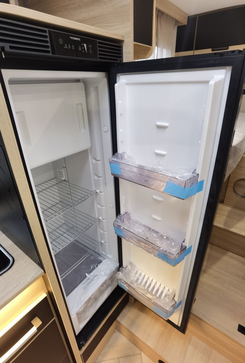 Fahrzeugabbildung Challenger 287 Graphite Edition m. Hubbett