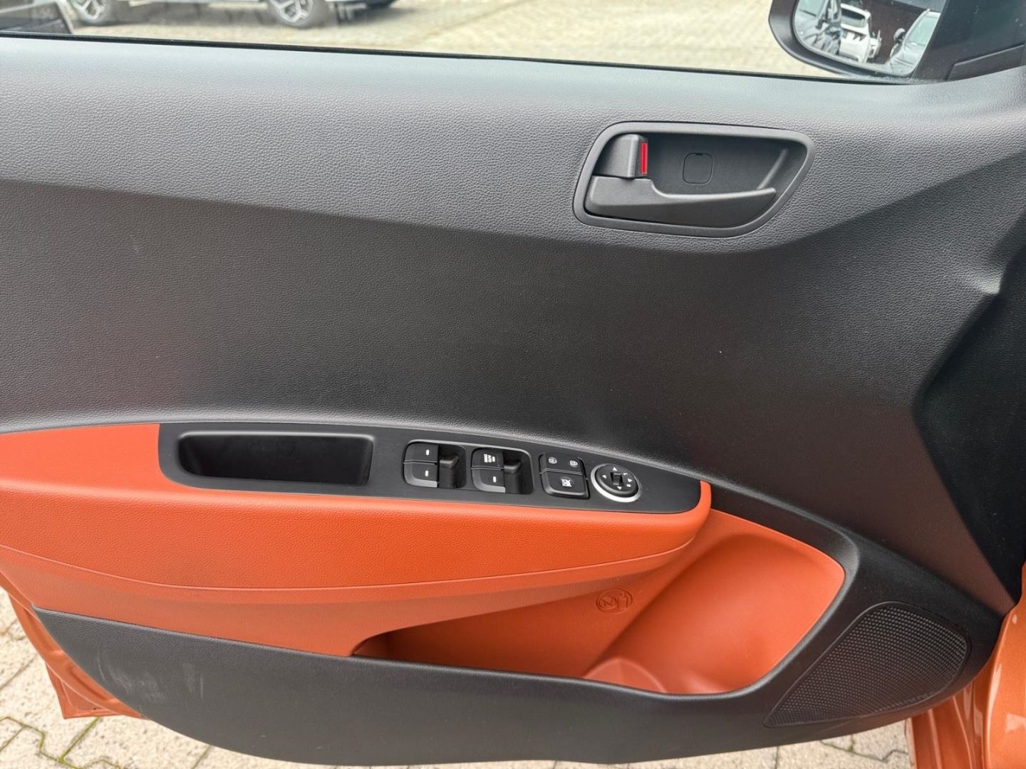 Fahrzeugabbildung Hyundai i10 1.0 FIFA WORLD CUP ALLWETTER+KLIMA+SHZ