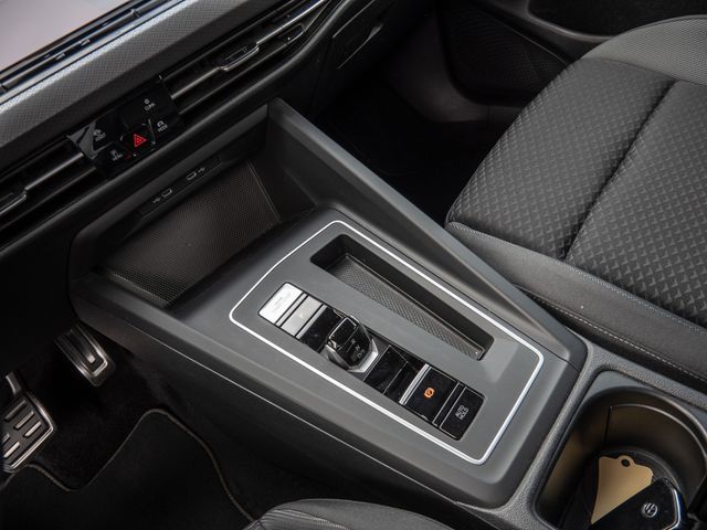 Golf VIII 1.5 eTSI Active SHZ ACC HUD MATRIX-LED