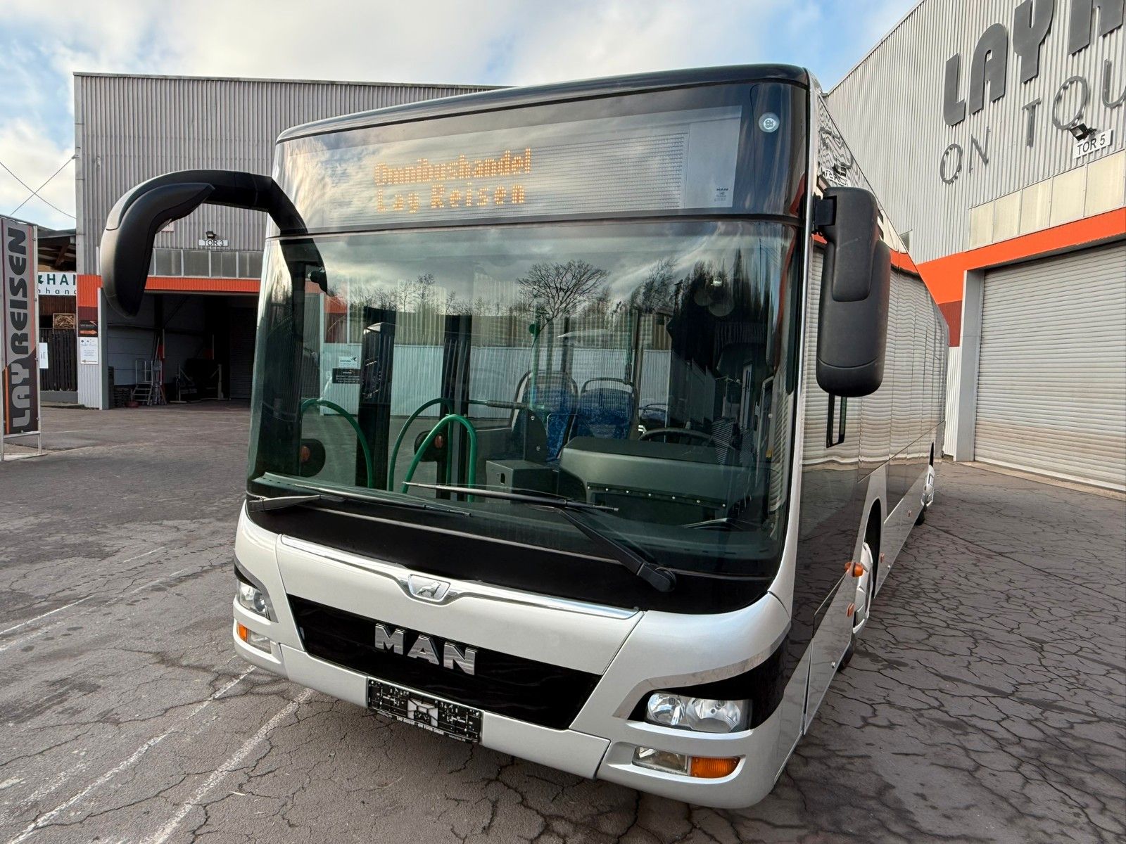 MAN  2015 - Image 13 of 33