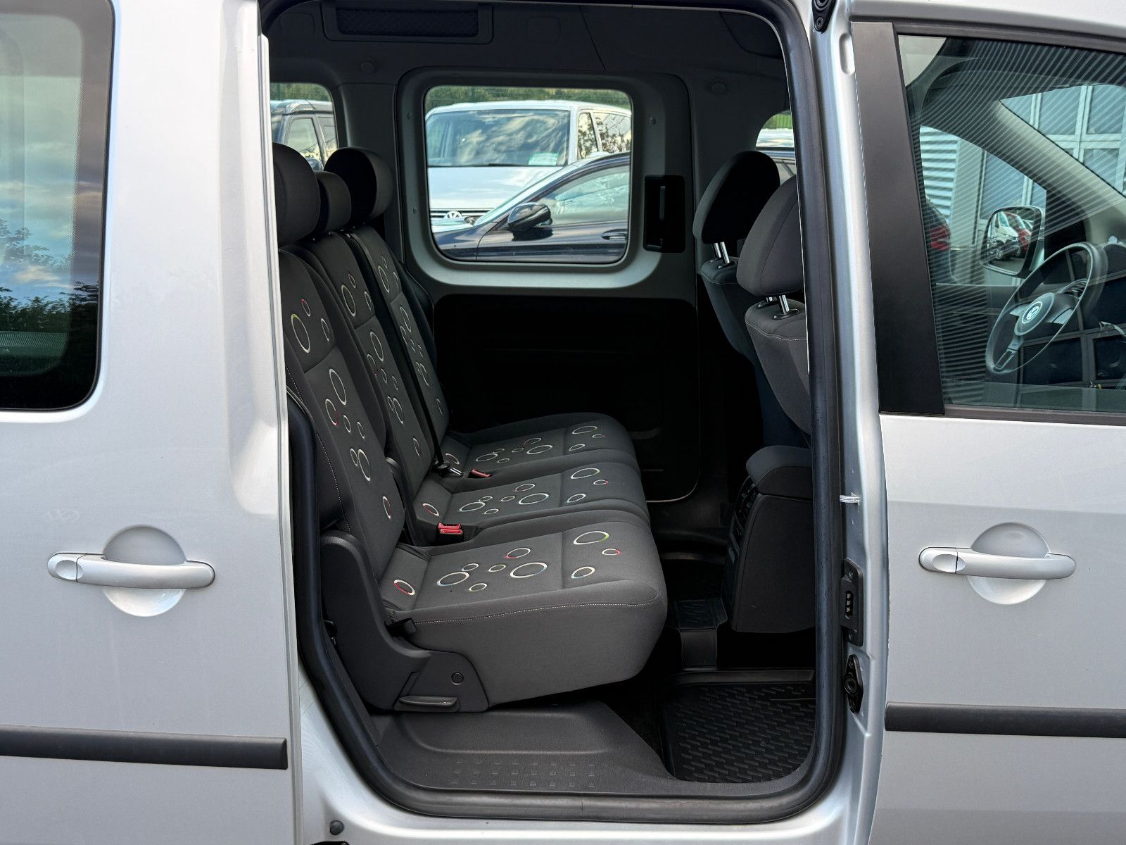 Fahrzeugabbildung Volkswagen Caddy Roncalli 1.6 TDI DSG AHK Tempomat SHZ