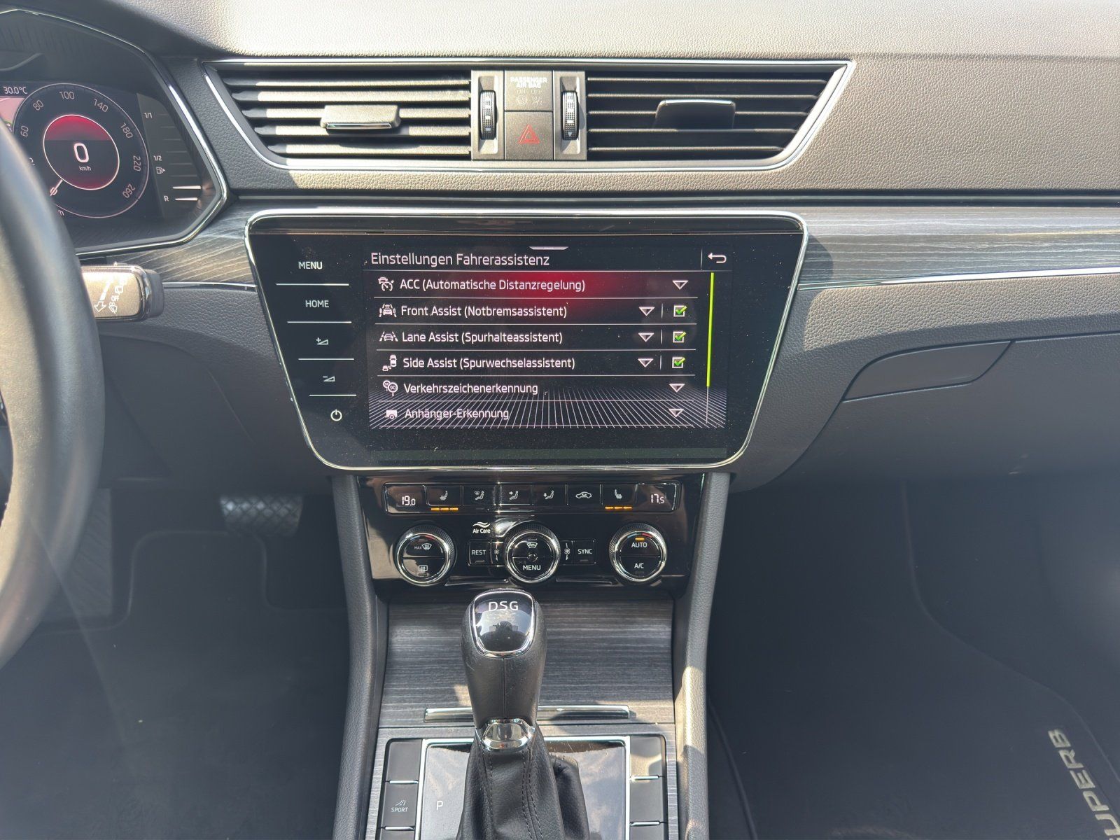 Fahrzeugabbildung SKODA Superb Combi 1.4 TSI Style iV/KAMERA/VIRTUAL/ACC