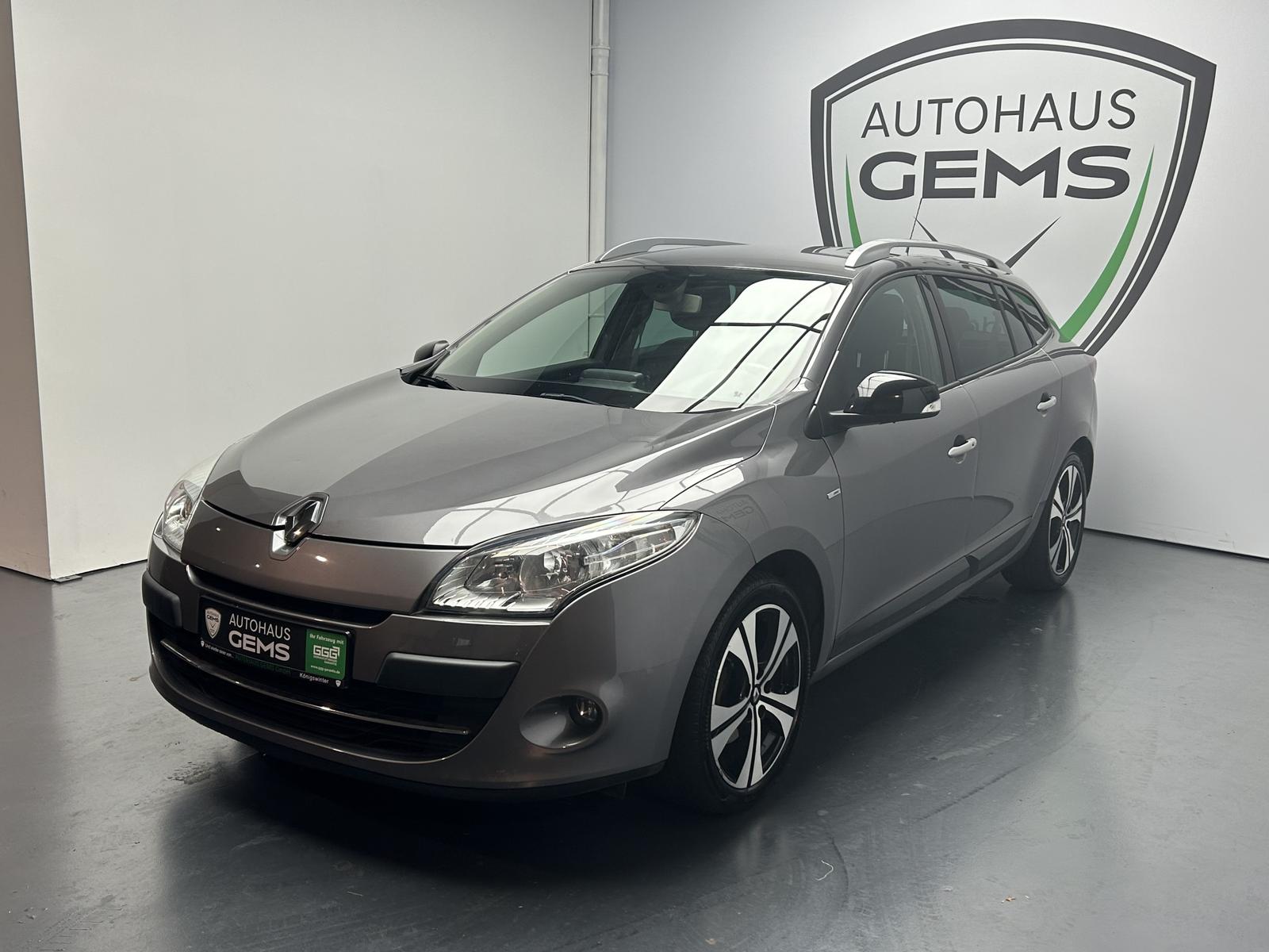 Renault Megane 2011 — салон