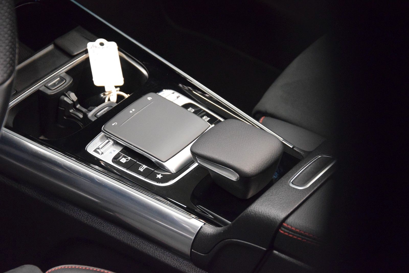 Fahrzeugabbildung Mercedes-Benz B 220 4Matic AMG-Line Pano LED Kamera Tempomat