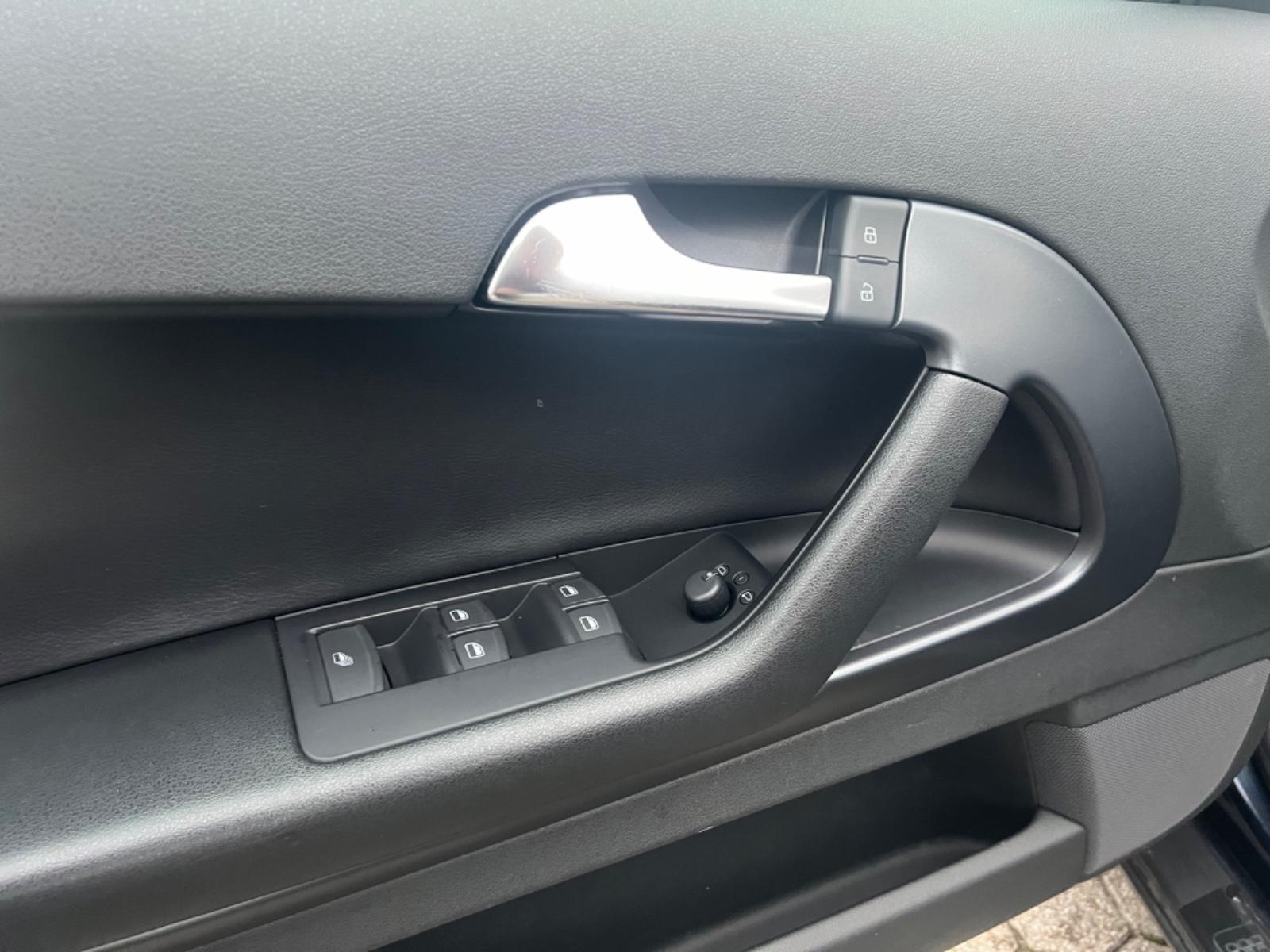 Audi A3 Cabriolet Attraction/Automatik/Leder/TÜV Neu