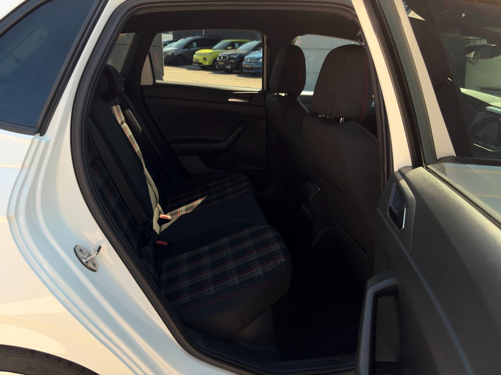 Fahrzeugabbildung Volkswagen Polo VI GTI 2.0 TSI DSG KW ACC PDC SHZ CarPlay