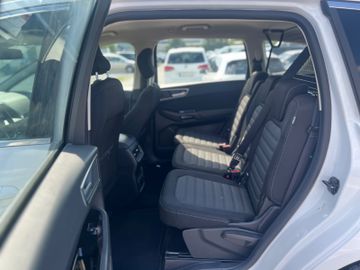 Ford S-Max - 11