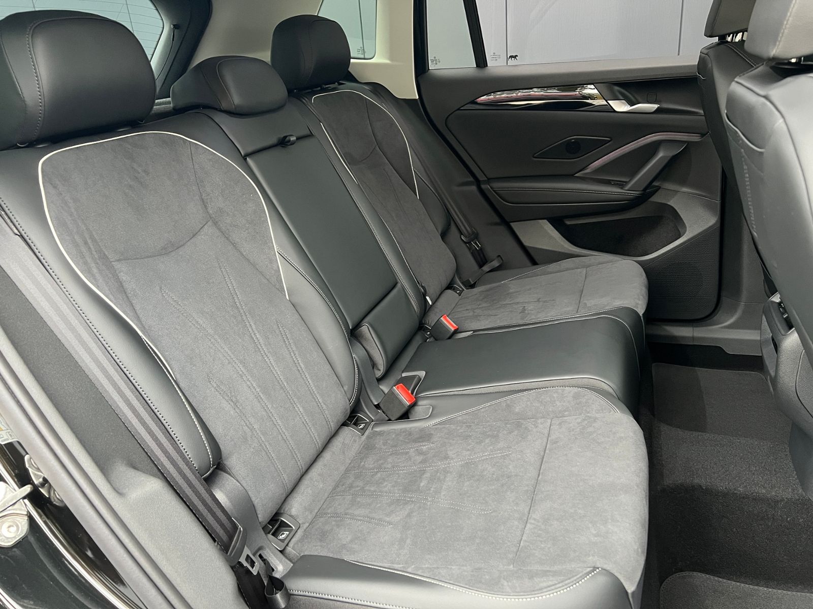 Fahrzeugabbildung Volkswagen Tiguan Elegance 2.0 TDI DSG *AHK, IQ.Light, 18'-